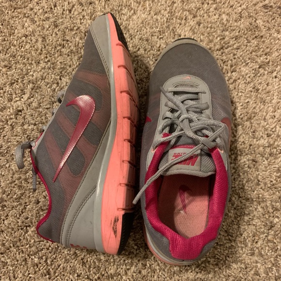 Nike Sneakers Women’s Size 7 Pink and Grey - Picture 2 of 5